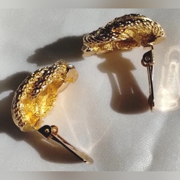 Vintage CHRISTIAN DIOR gold tone twisted KNOT pavé rhinestone earrings clip ons - Picture 8 of 12